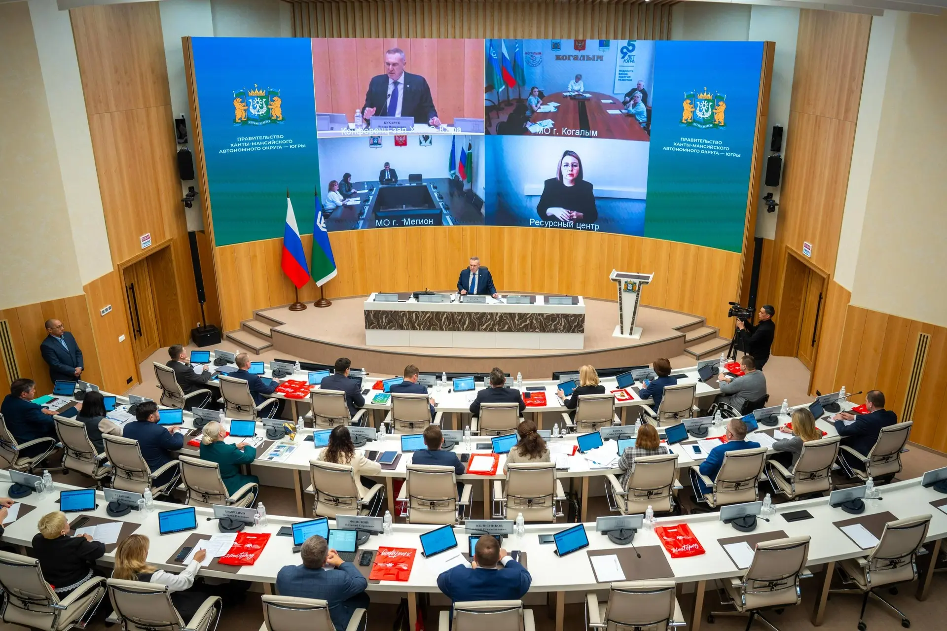 На расширенном заседании Совета по делам инвалидов при Губернаторе Югры обсудили работу общественных
