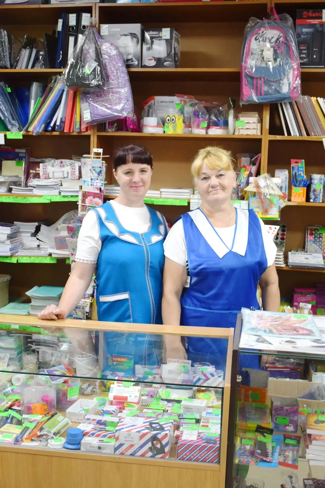 С ДНЕМ РАБОТНИКА ТОРГОВЛИ
 
В отделе хозтоваров популярного в центре села Волово магазина «Диана» тр