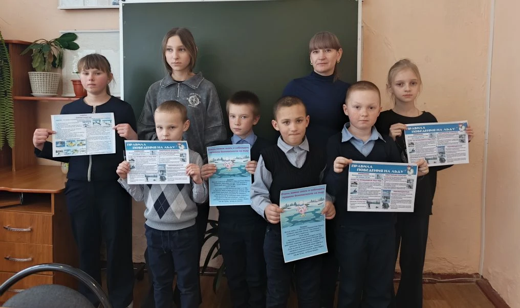 Специалист ОКУ "Льговский центр соцпомощи "Доверие" Марина Белугина провела беседу с об...