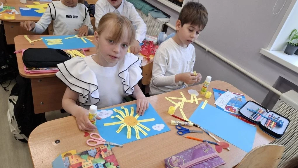 🌞Сегодня ученики 1 "А" класса провели увлекательный классный час на тему "Здравствуй, лето красное, 
