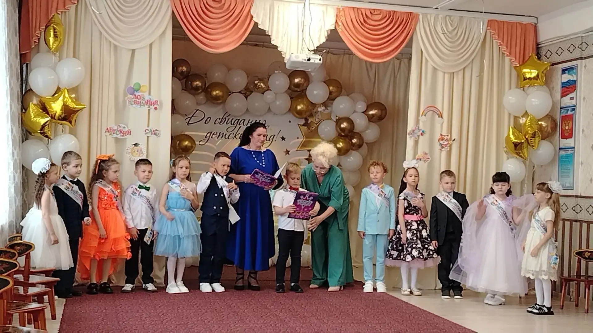 В детском саду прошли выпускные балы! В этом году они были проведены в стиле шоу "Лучше...