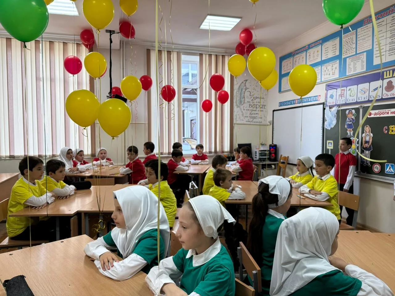 Дата проведения: 15.09.2025г МБОУ СОШ №6 г.Урус-Мартан» прошло мероприятие на тему: «Дорожный светоф