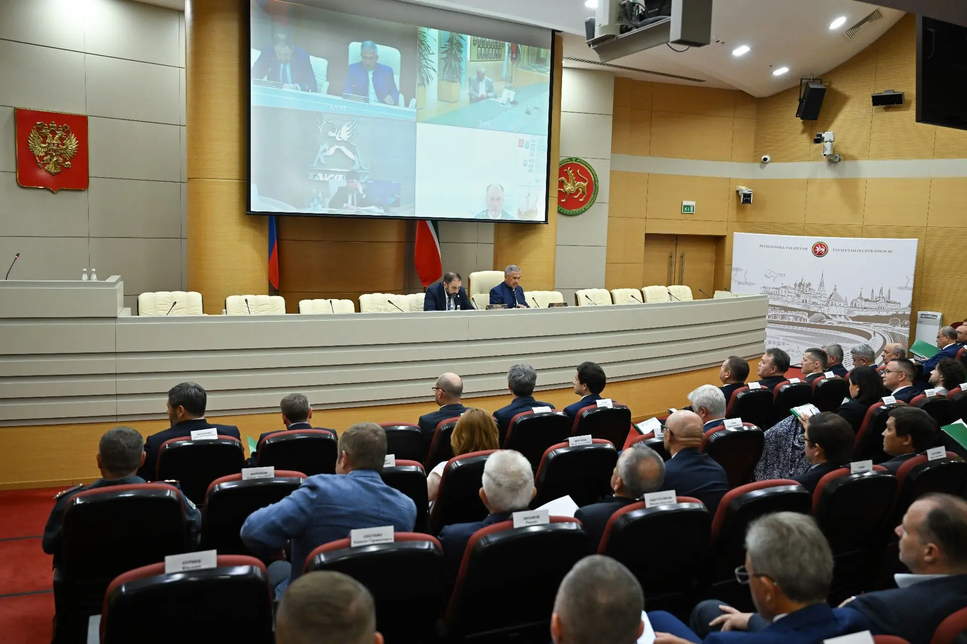 В Доме Правительства РТ рассмотрели ряд проектов для промышленности
 
📢Под руководством Раиса Татар