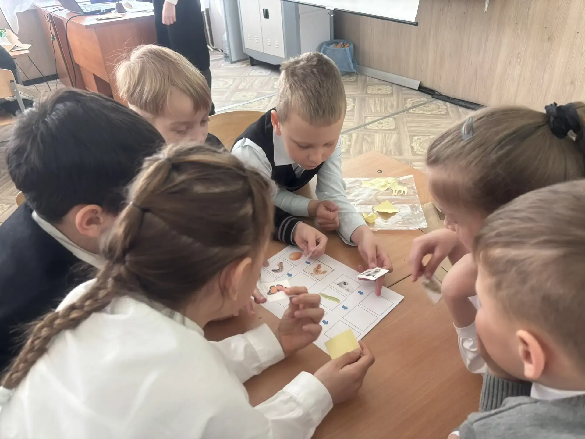 Школа — это пространство для творчества и роста! ✨  25 марта наша начальная школа превратилась в нас