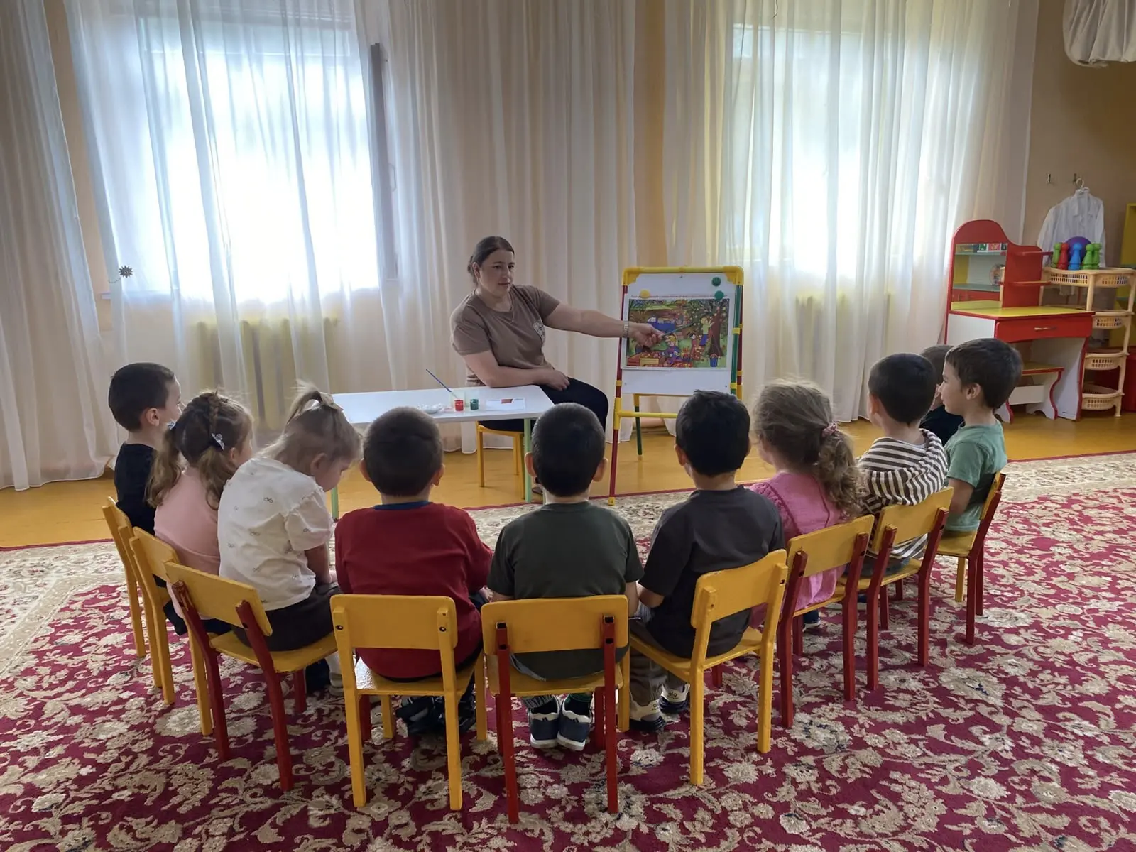 Художественно эстетическое развитие в средней группе тему : «На яблоне поспели яблоки».