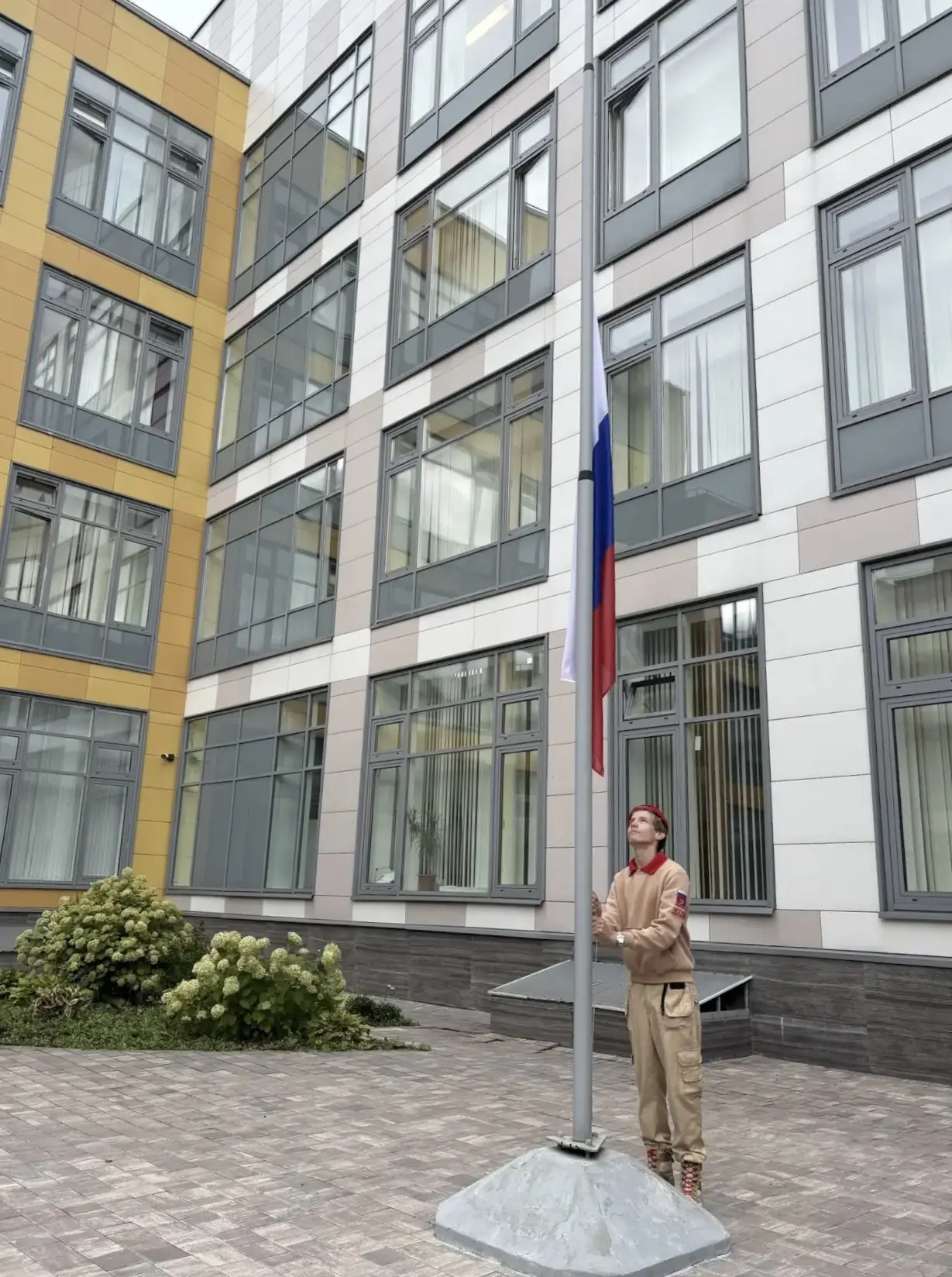 🇷🇺 Равнение на флаг!