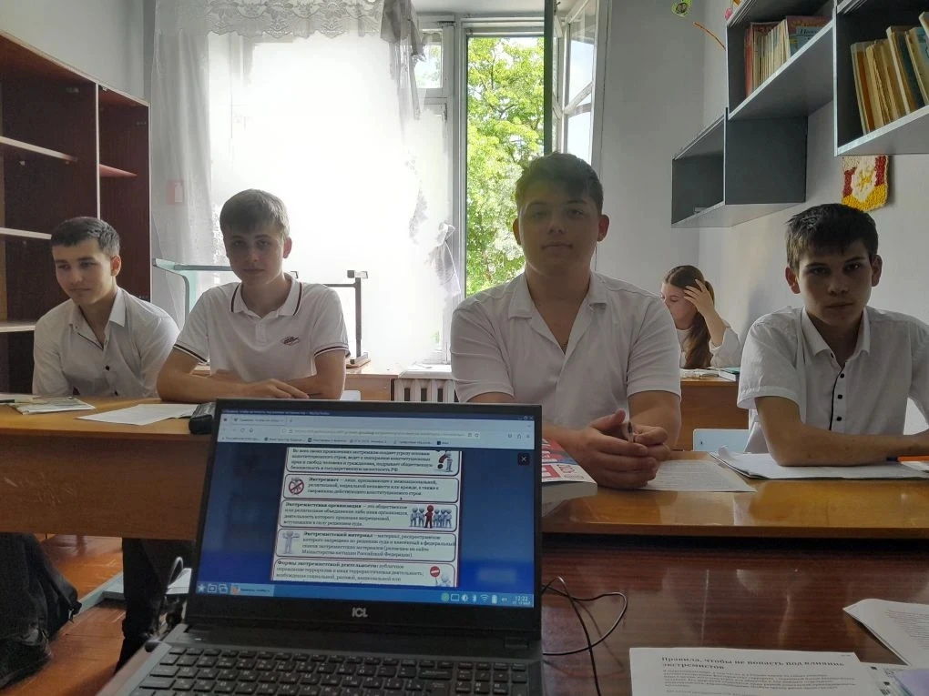 Была проведена беседа "Правила, чтобы не попасть под влияние экстремистов"по предупрежд...