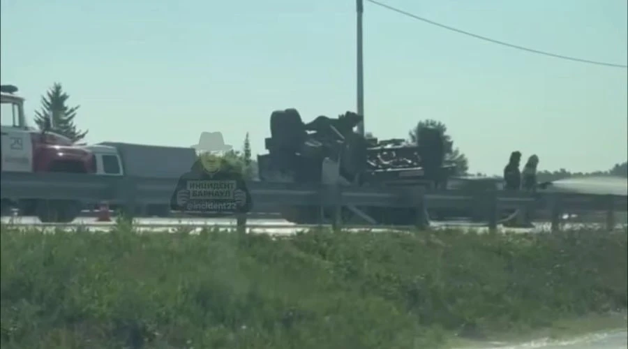 Днем 18 июня на Чуйском тракте близ села Зудилово произошло ДТП, в результате которого перевернулся 