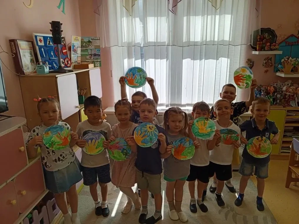 Группа "Жемчужинка" Д/О Русалочка, сегодня  22 апреля празднует День Земли. Мы Землю славим и за всё