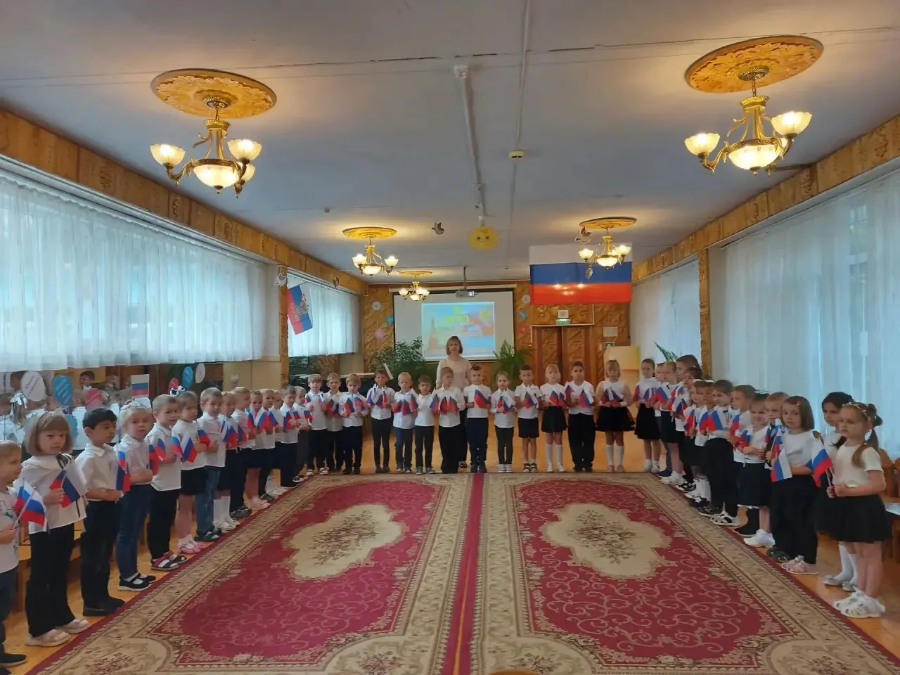 🇷🇺В строении 4 прошли праздничные и познавательные мероприятия, посвященные Дню Госуд...