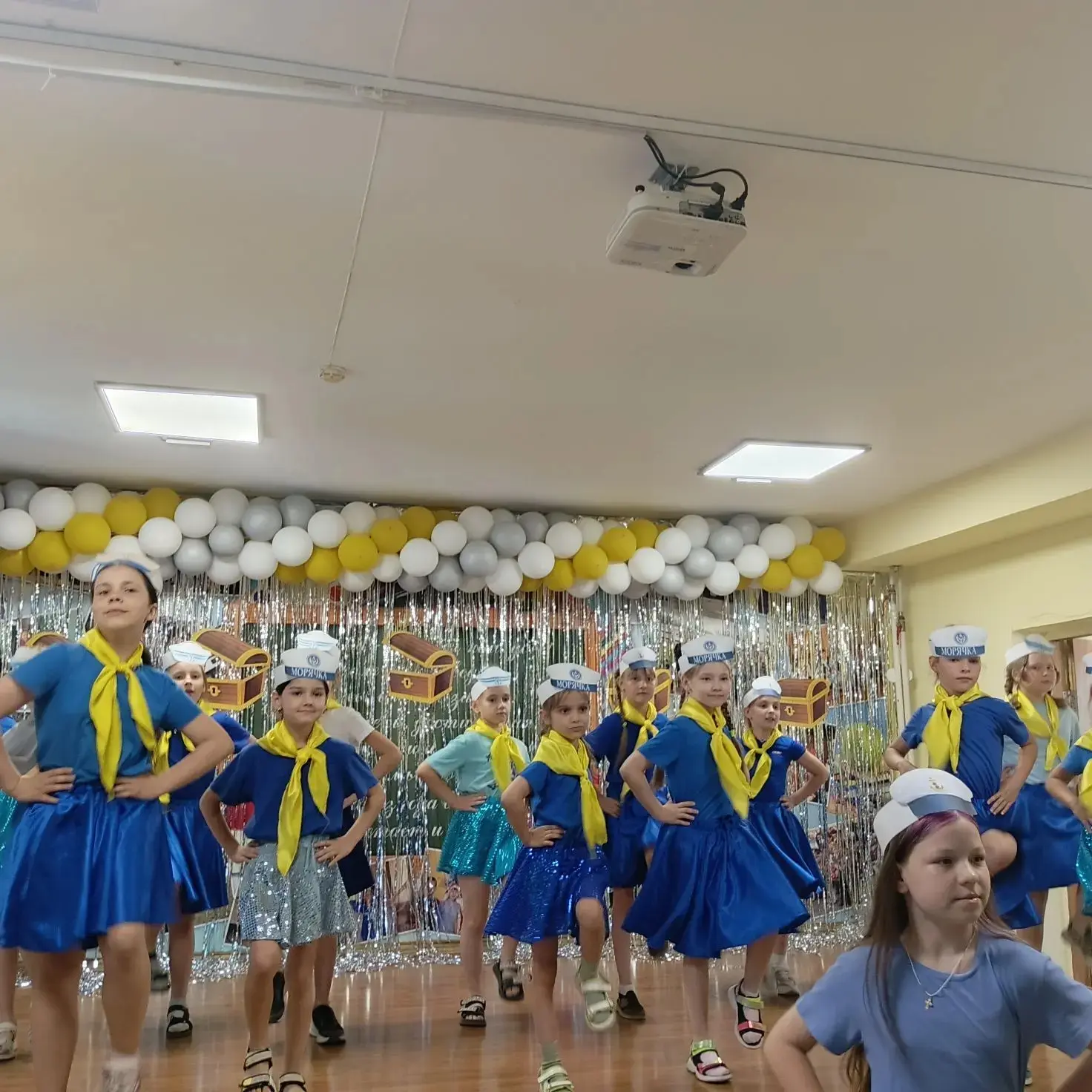🕺 «Танцы на палубе»: второй тур — ещё круче! 

В нашем лагере продолжается танцевальный марафон. Вч