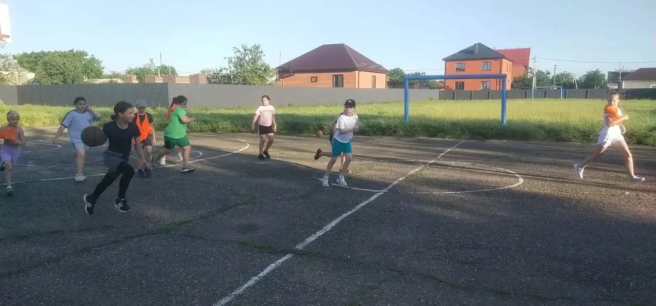 🏀 Вечерняя спортивная площадка «Баскетбол» не сбавляет оборотов!

Пока одни наши звёзды — Даяна Шаг