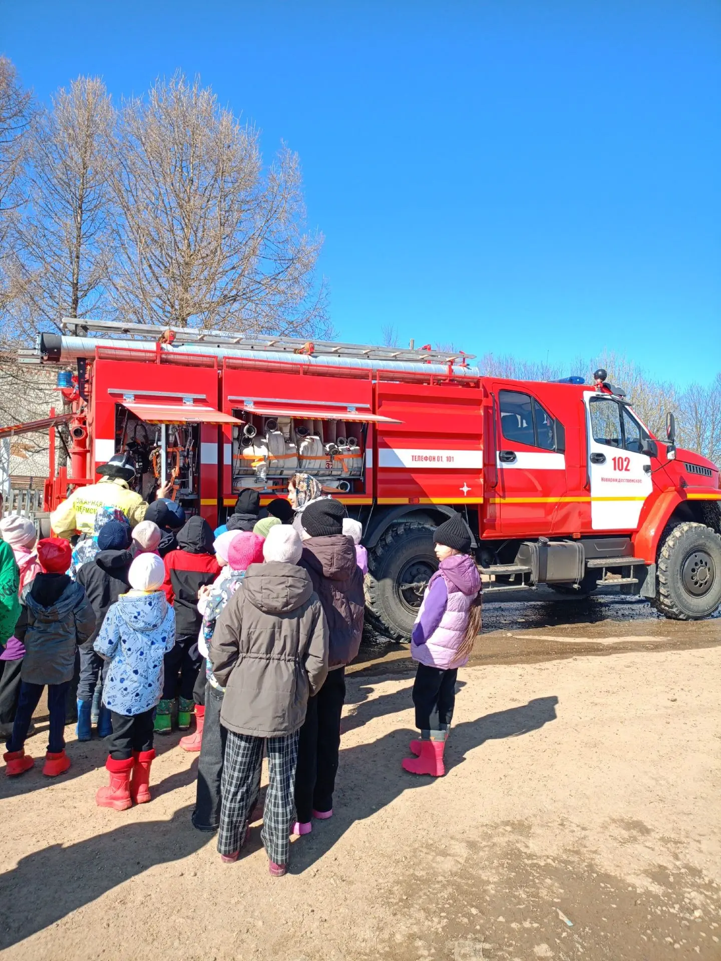 В Аитковской школе сотрудники пожарной части с.Новорождественское провели открытое мероприятие с пок
