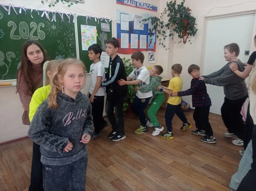 🎉 Весёлые игры с Людмилой Васильевной Сибулатовой! 🎉

В нашем лагере прошли незабываемые «Весёлые 