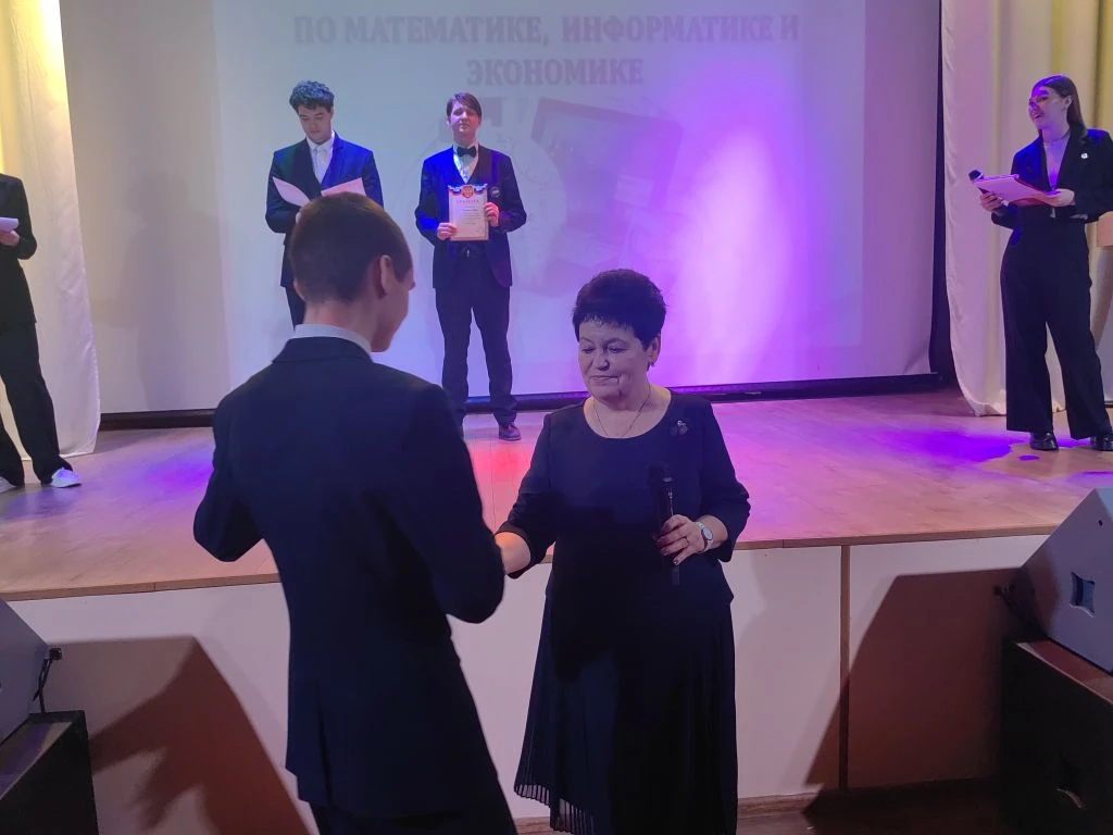 📢 Долгожданное награждение за победы! 🥇   18 февраля в актовом зале нашей школы состоялась торжестве