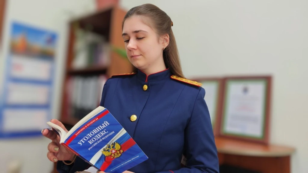 Алтайского подростка будут судить за кражу денег с банковских карт.