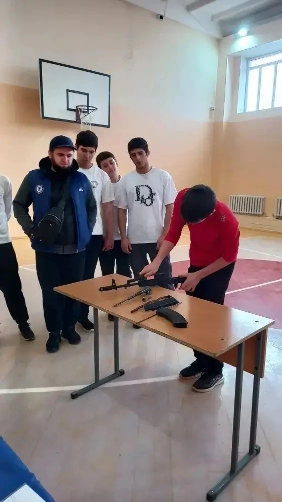 Проведение военно-спортивной эстафеты среди учащихся 10-х классов  В рамках месячника военно-патриот