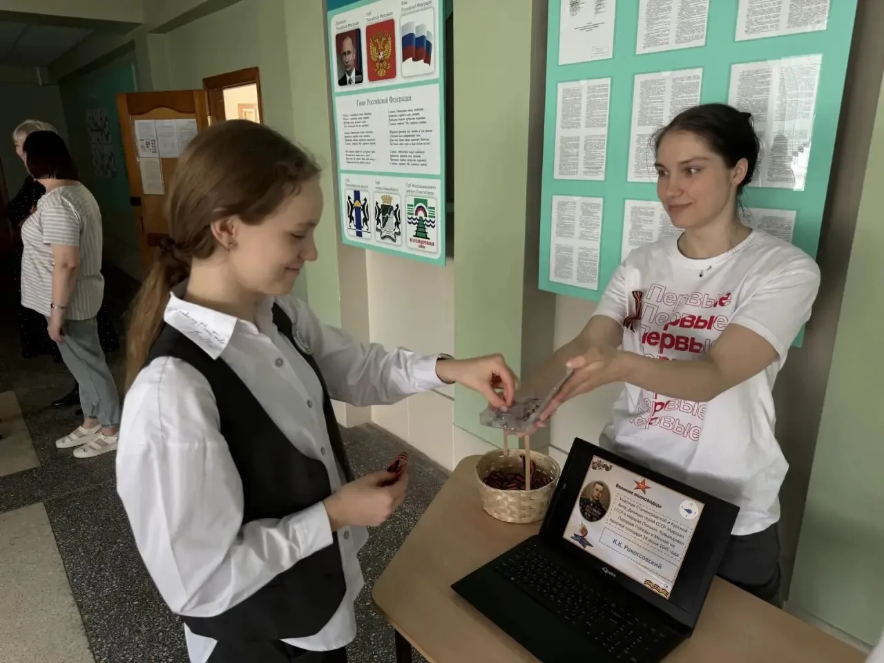 🌟 Интеллектуальный квиз в честь 9 мая! 🇷🇺  В этом году активисты «Движение первых» вместе с нашим ку