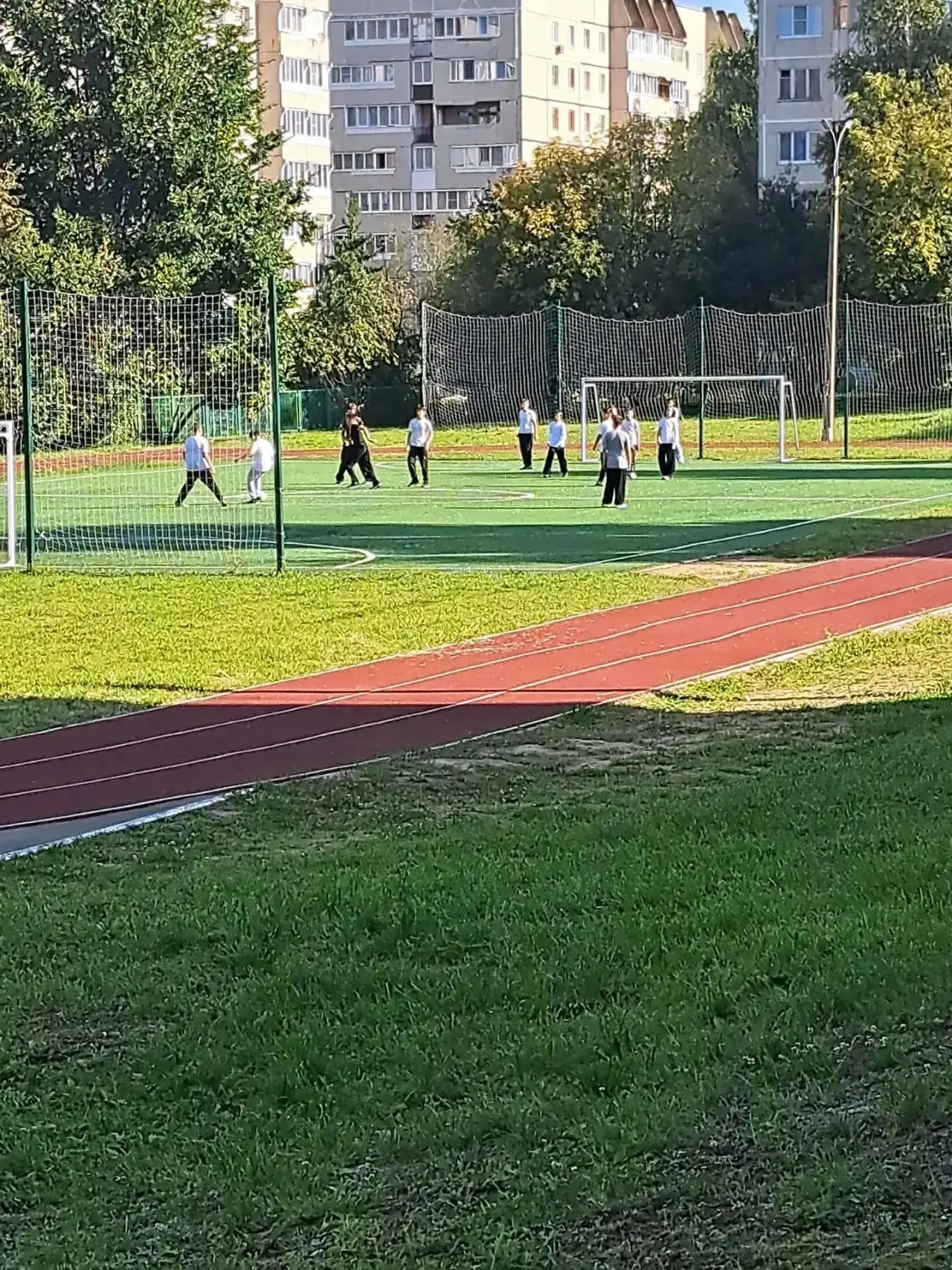 С приходом сентября школьный двор не замирает, а продолжает преображаться. В СОШ № 50 и...