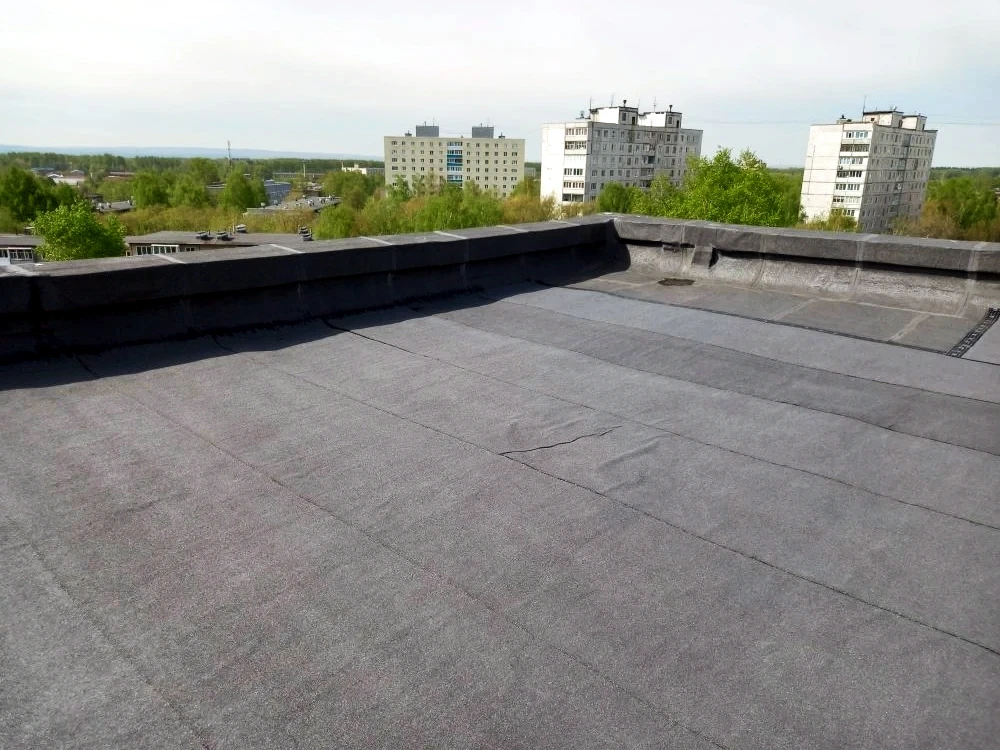 📌 Провели локальный ремонт кровли дома по ул. Вижайской, 25