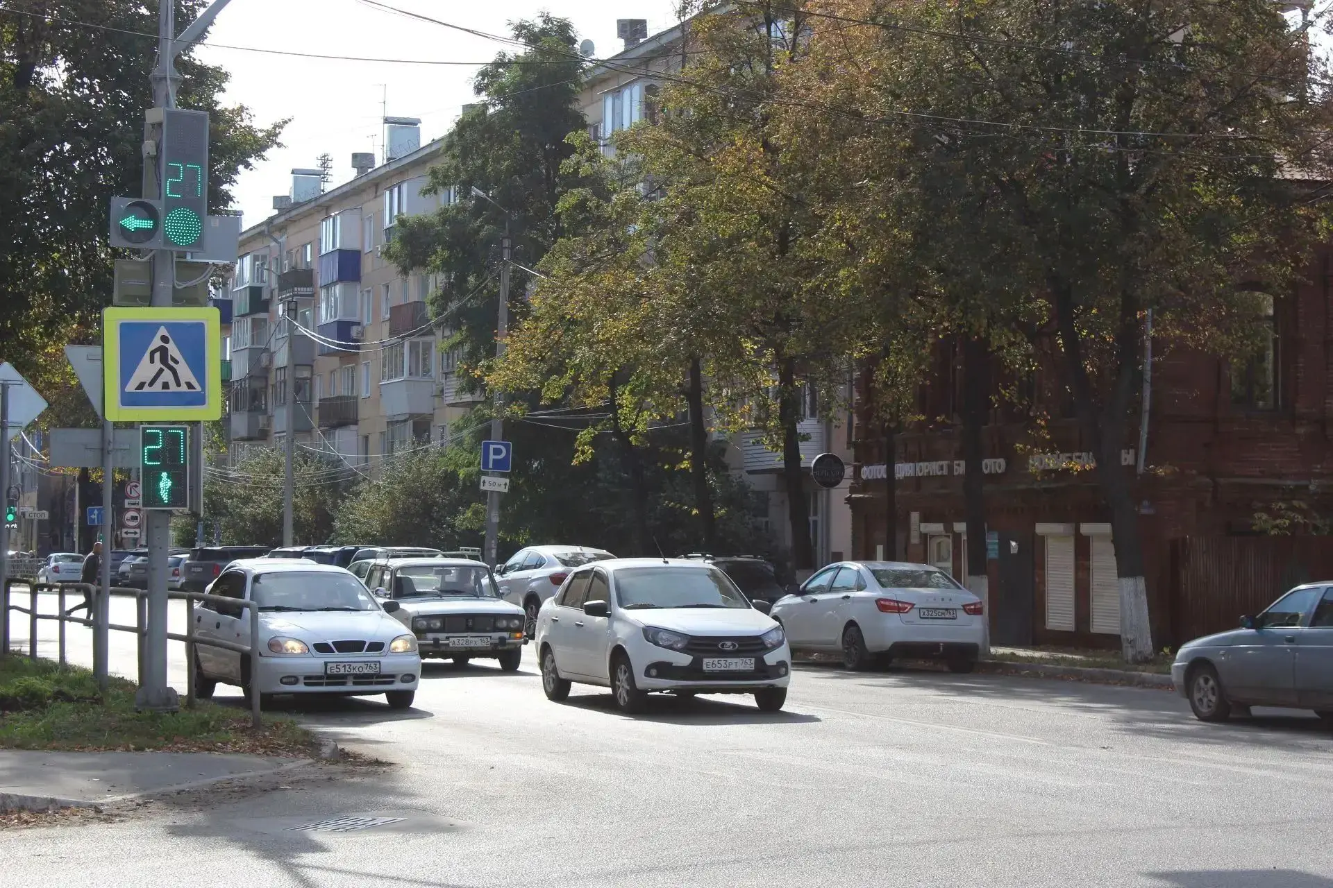 В целях повышения безопасности дорожного движения, на перекрёстках автомобильных дорог:
