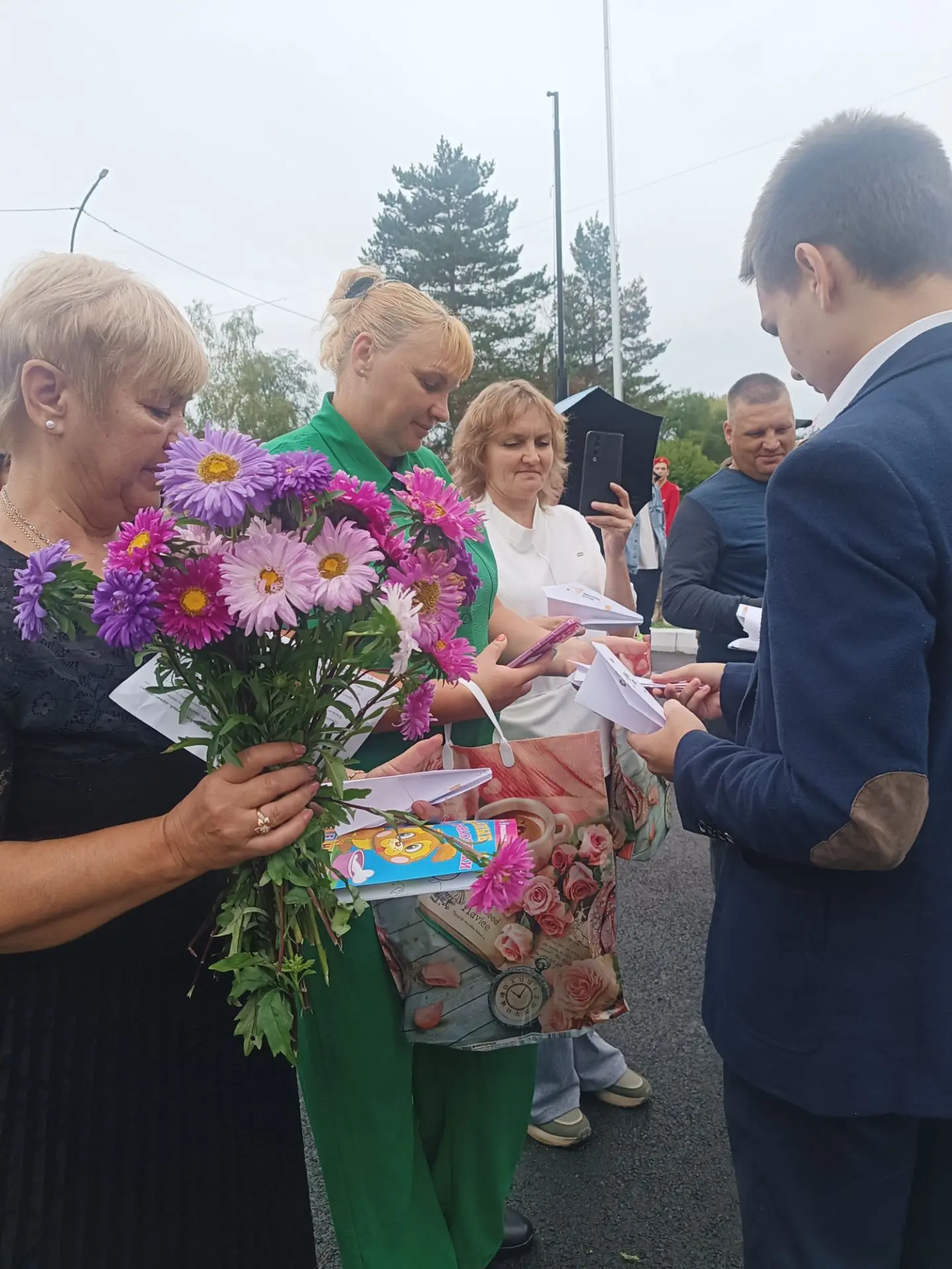 Наша школа вновь распахнула свои двери для учеников. Торжественная линейка, посвященная...
