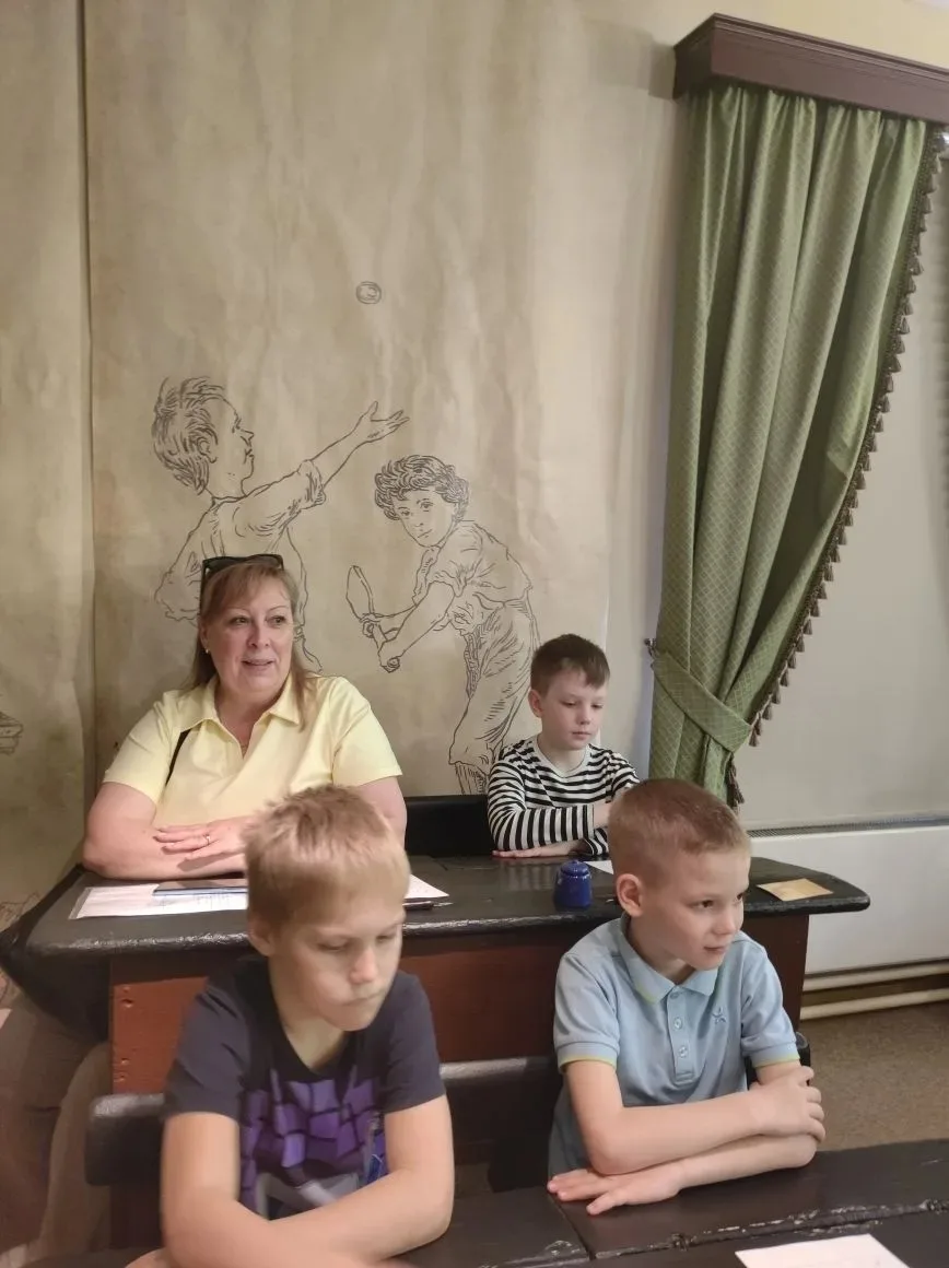 Родительский комитет организует многие познавательные мероприятия для учащихся нашей школы.  Одним и