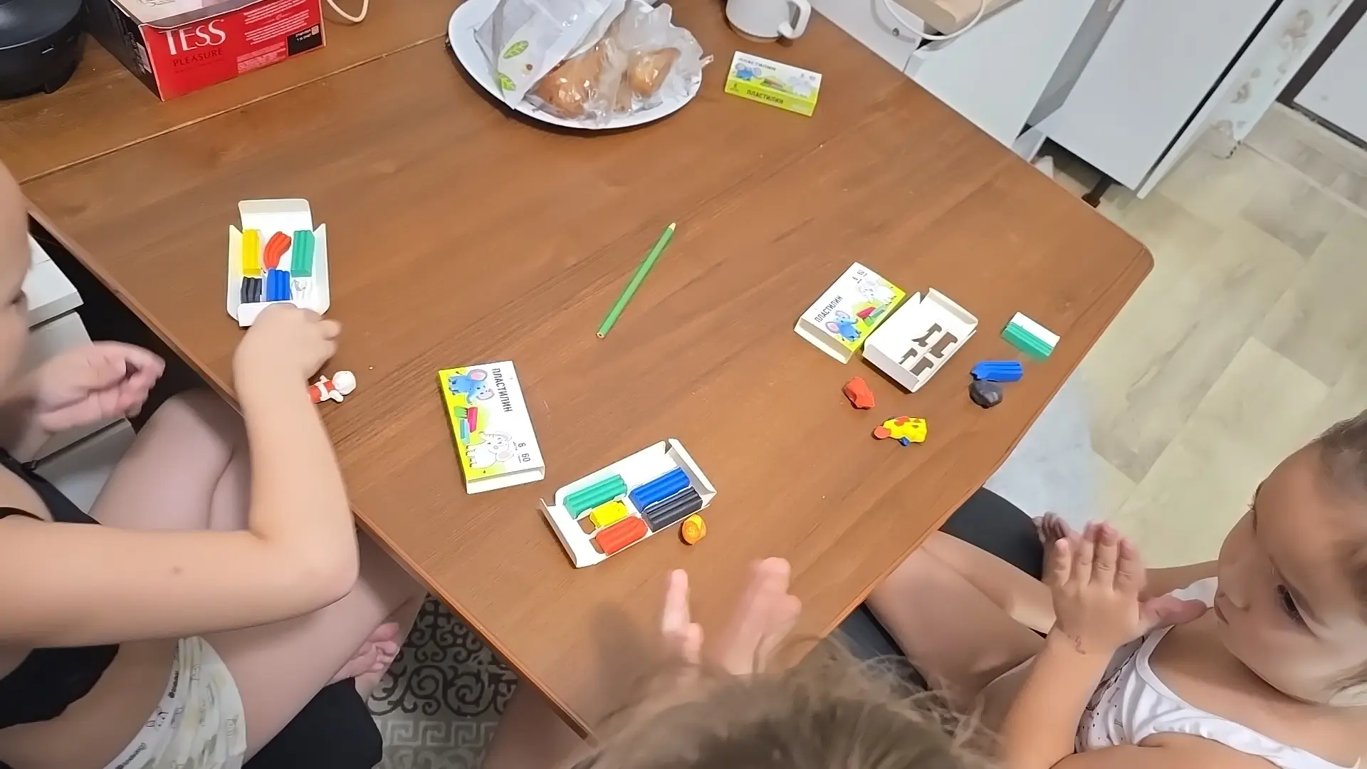 Пришли и налепили !!! Счастья миного- миного 🤣.