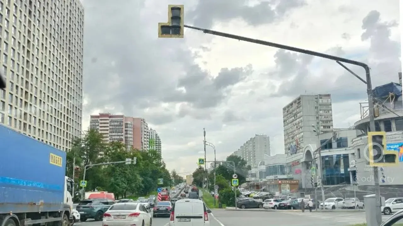 🚦 Вторые сутки не работает светофор на перекрестке Можайского шоссе и улицы Говорова