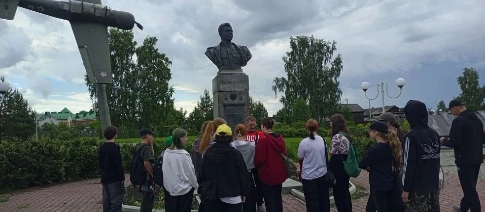 "Звездный Марш" прошёл через Зайковскую школу №2: путешествие в историю
В рамках проекта "Звездный М