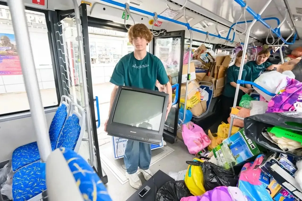🚌 «Зеленый автобус» в прошедшую субботу совершил 45 остановок. И за 4 часа собрал на переработку бо