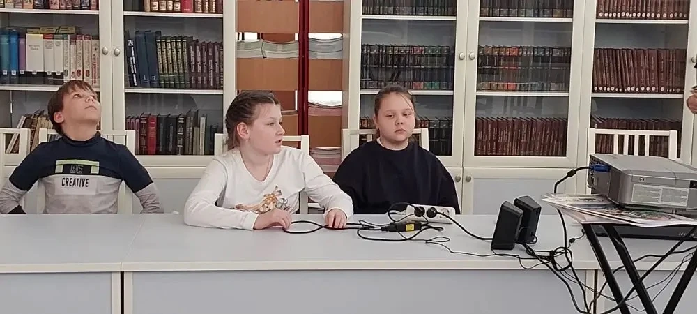 📚 Знаете ли вы, как называлась первая печатная книга на Руси? А когда её напечатали? Кто правил стра