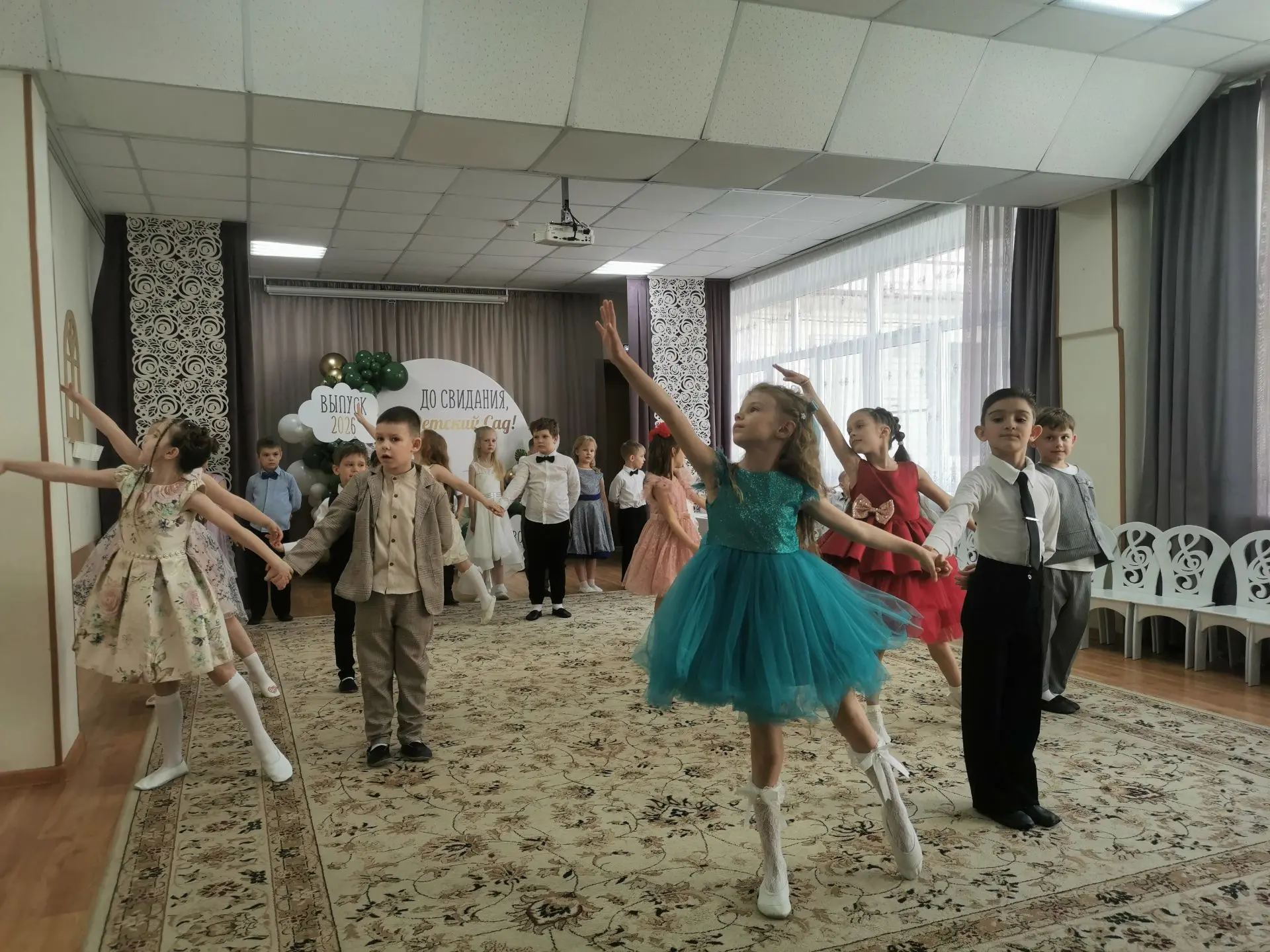 Вчера в нашем саду прошли самые праздничные, торжественные, мероприятия- это конечно же...