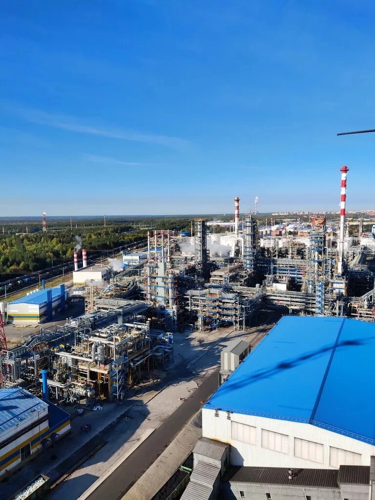 Украинские беспилотники попытались атаковать Тюменский НПЗ. 

Атака отражена, завод не пострадал, со