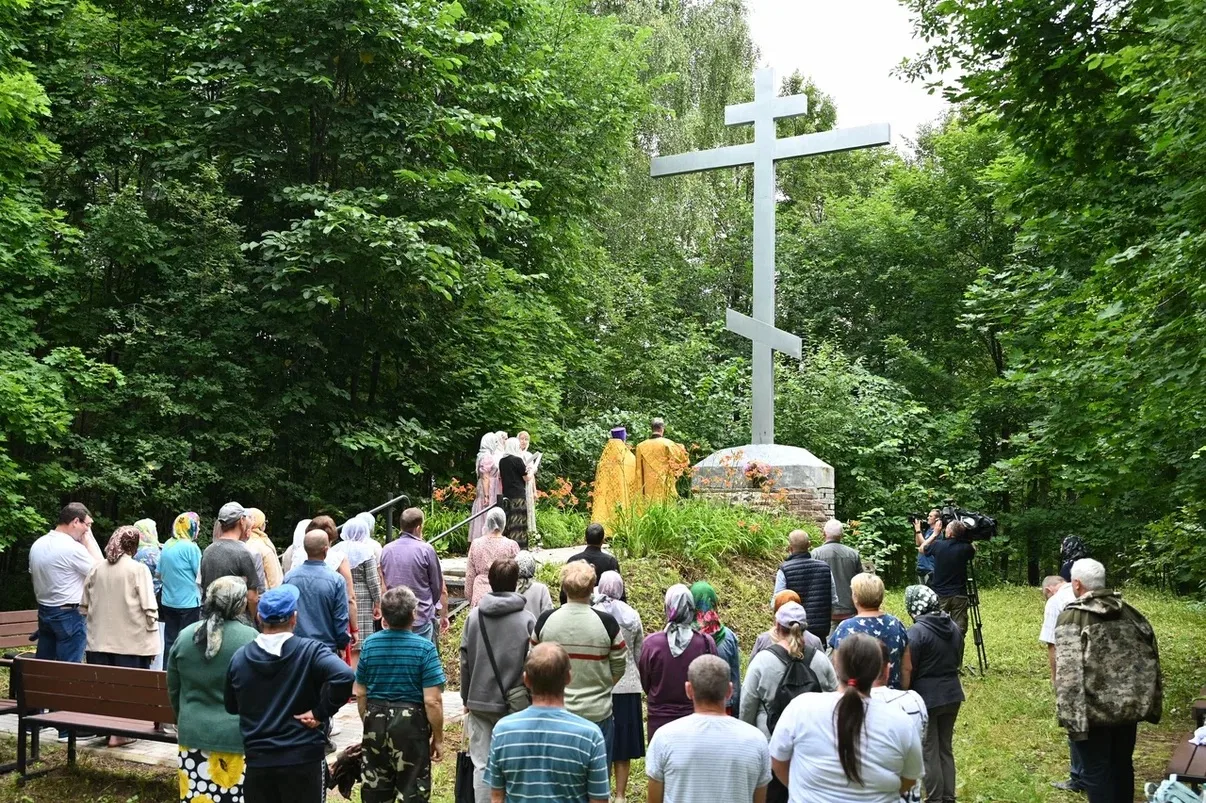 В Елово восстановили главную святыню 

Одной из площадок юбилейных мероприятий в день села стала гор