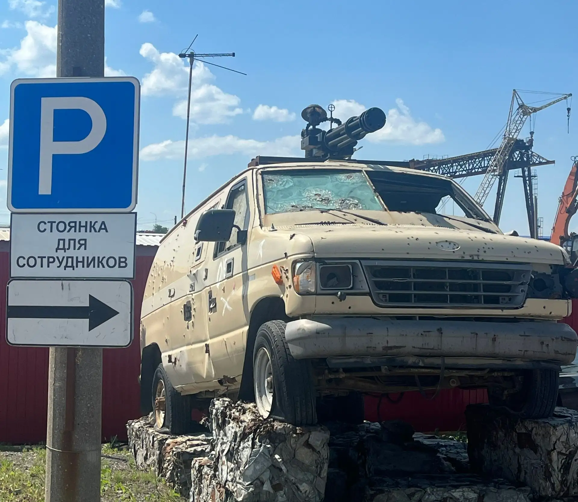 Пятница в ДОРТЕХ !  Пока все готовятся к жарким выходным, в компании ДОРТЕХ кипит работ...