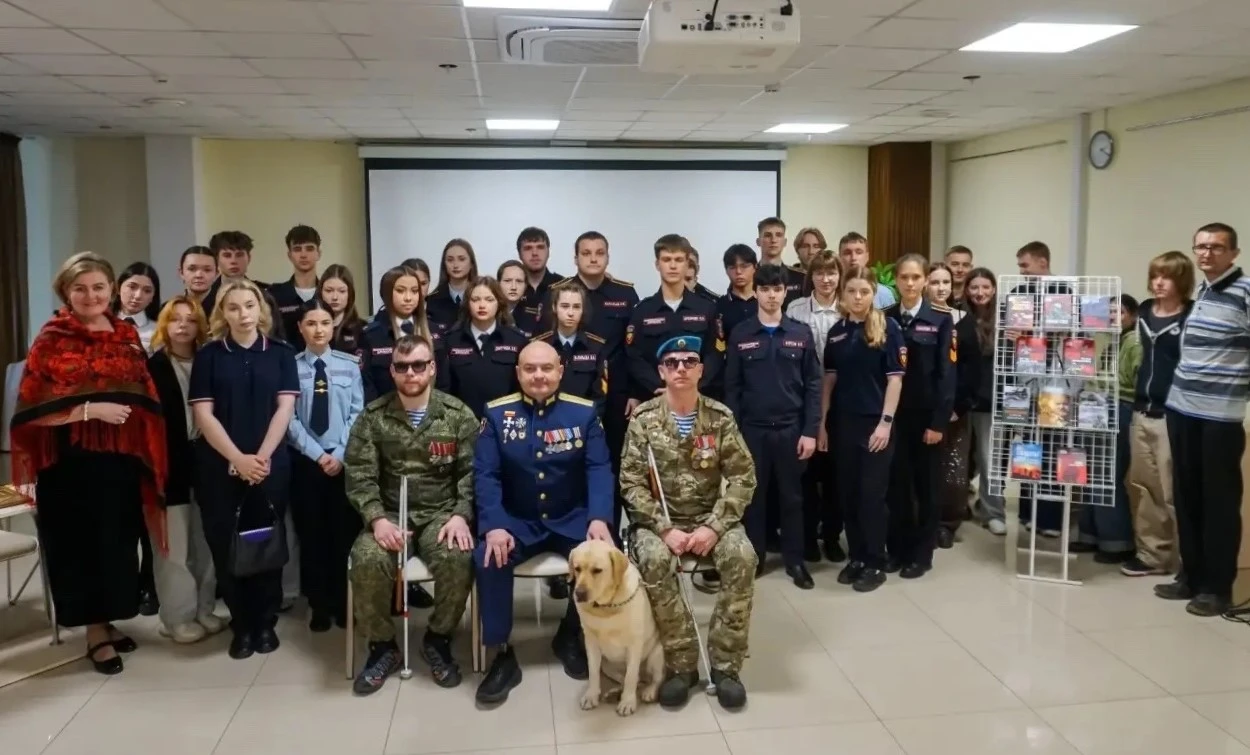 В областной библиотеке имени Курбатова в День воссоединения ДНР, ЛНР, Запорожской и Хер...