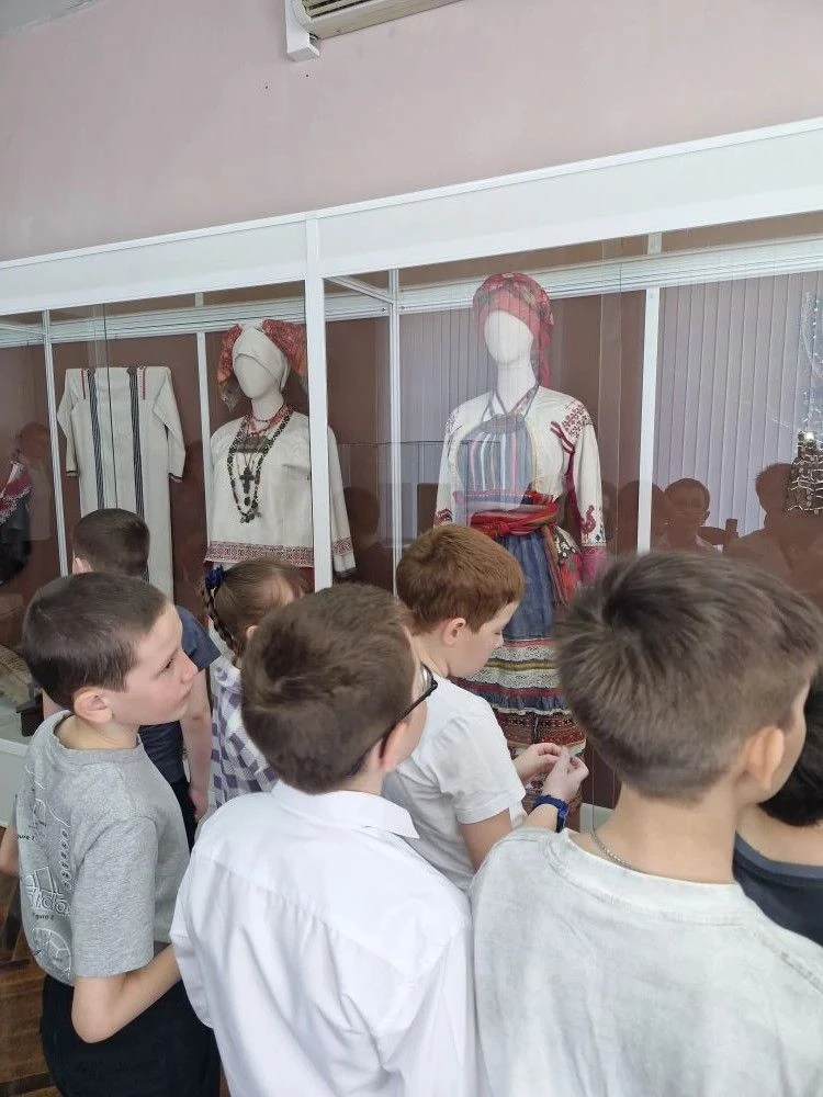 В гостях у мордовских традиций: экскурсия в музей национальной культуры. Ученики 2 класса Б (классны
