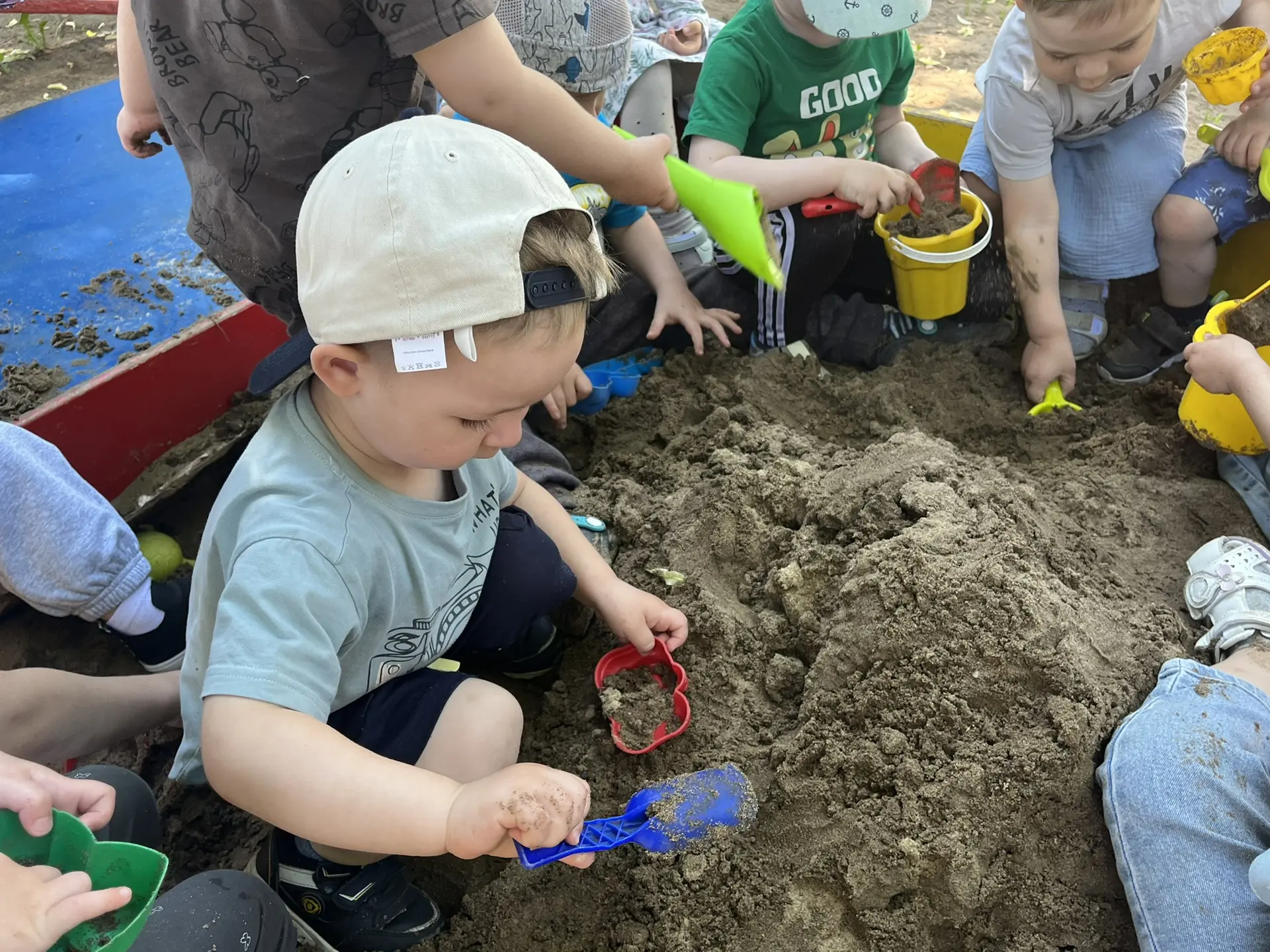 🏖️Настоящий праздник  для маленьких творцов — в младших группах стартовал самый душевн...