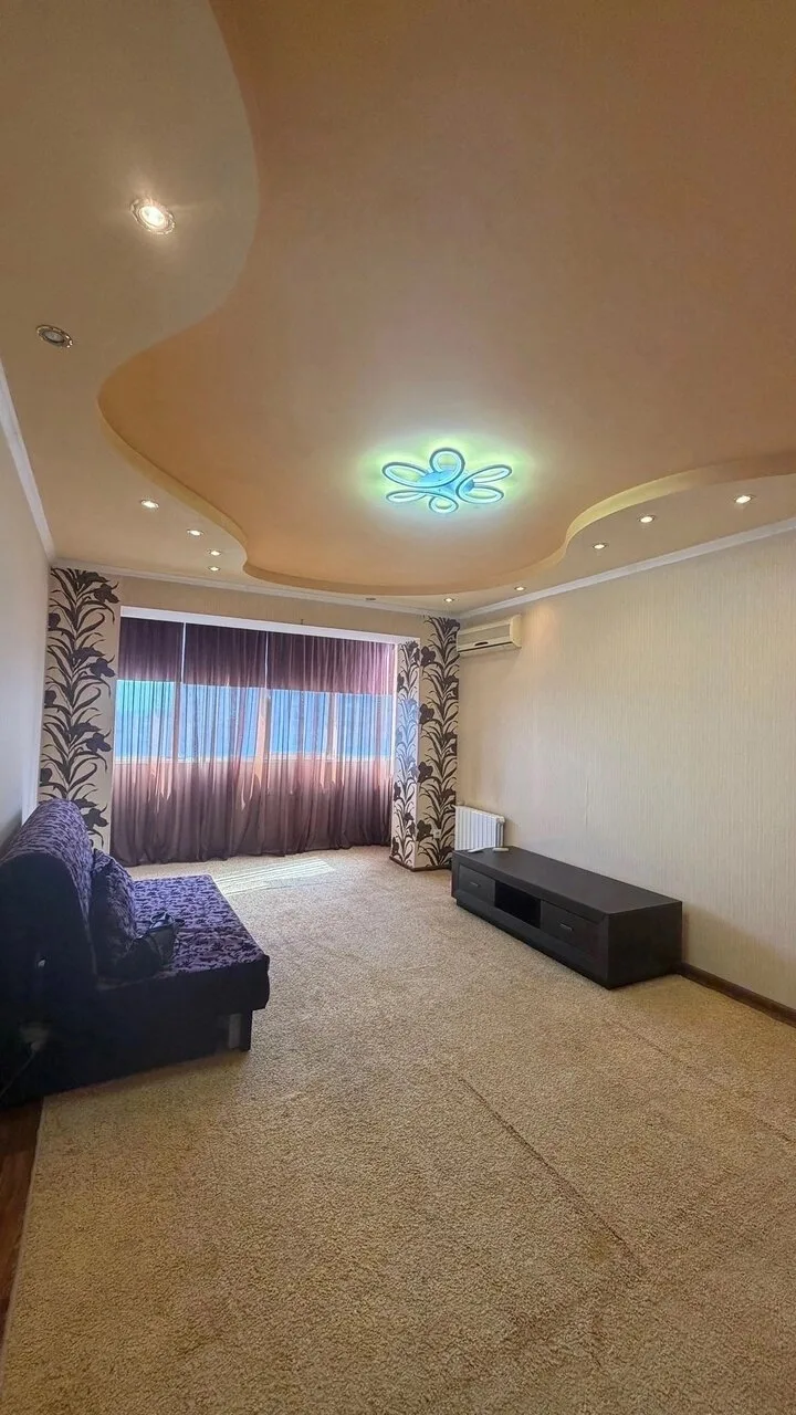 Продажа 3-х комнатной квартиры в центре г. Макеевка м-н Солнечный 28 дом.
- 5-й этаж 9-ти этажного д