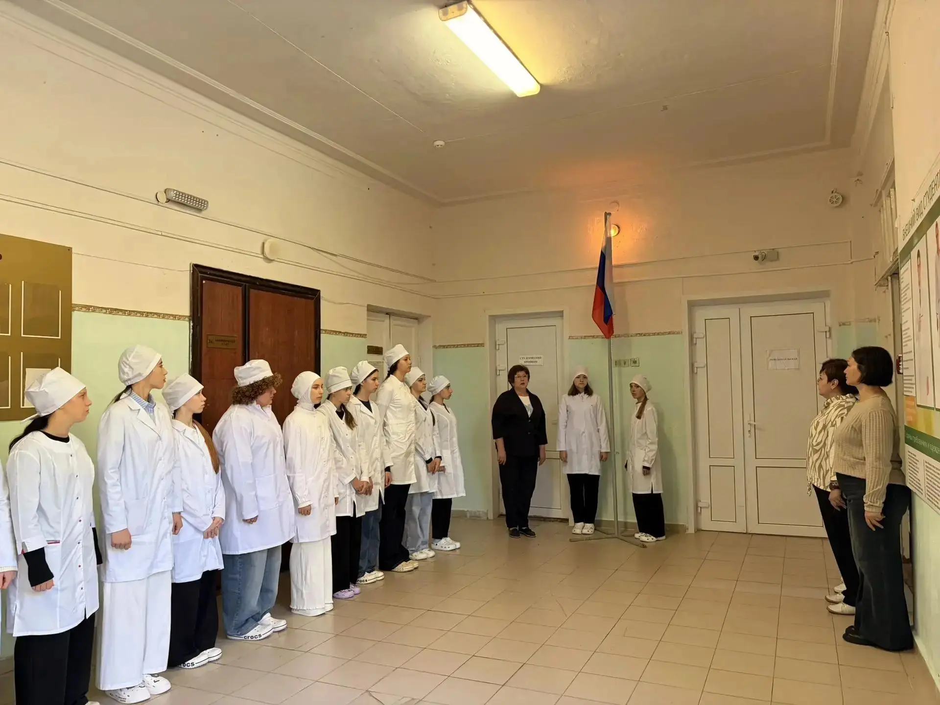 Церемония поднятия Государственного флага Российской Федерации.
