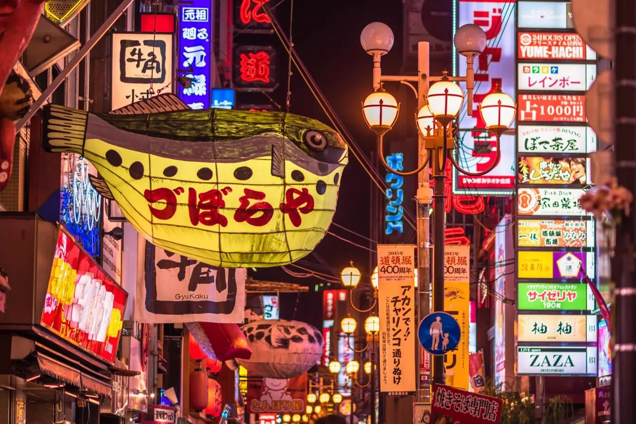 Район Дотонбори в Осаке, Япония 🇯🇵  🔹 Этот район Осаки расположился по обе стороны от реки Дотонбори