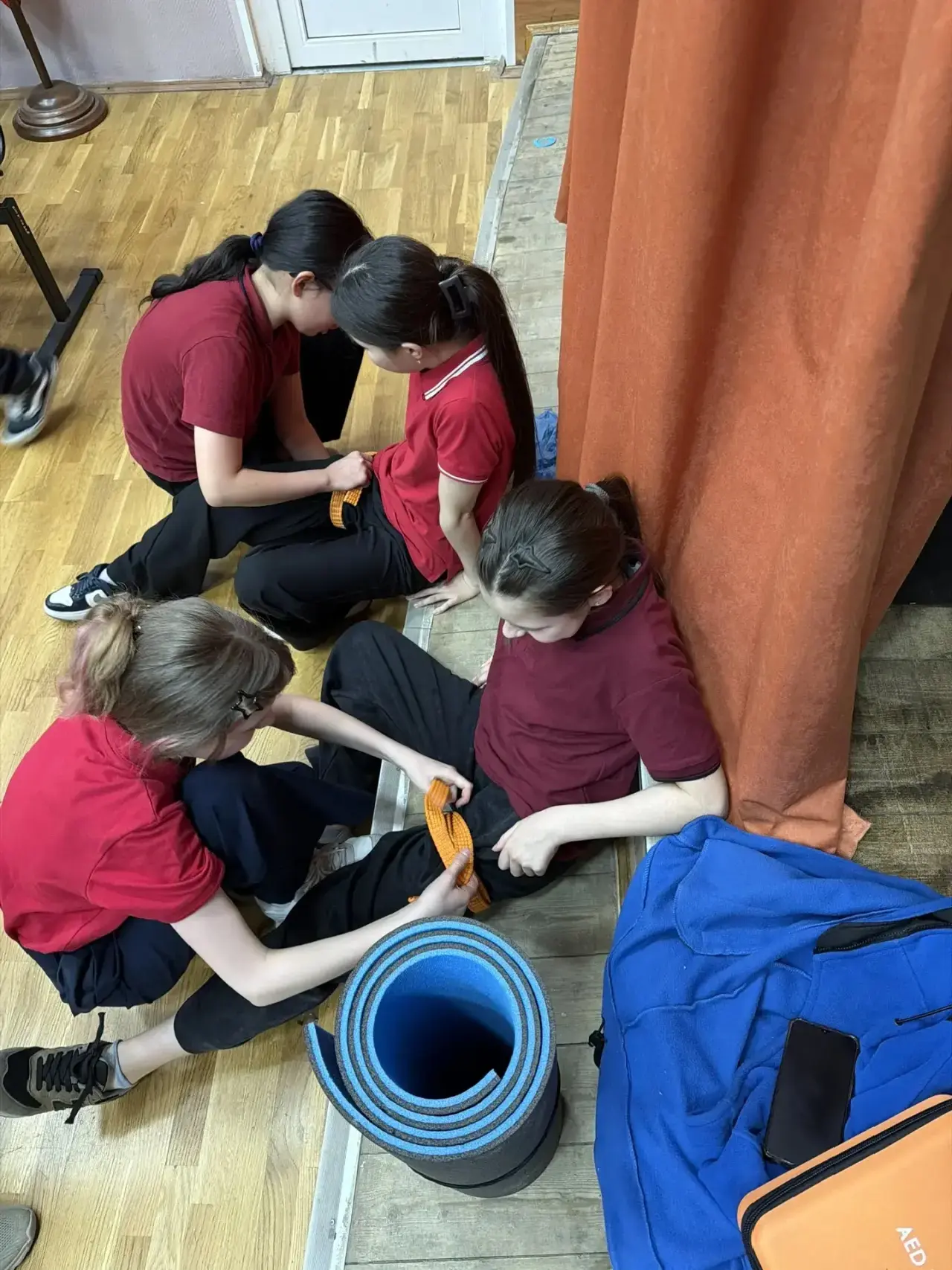 🚑 Учения по оказанию первой помощи: школьники учатся спасать жизни  В нашей школе прошли практически