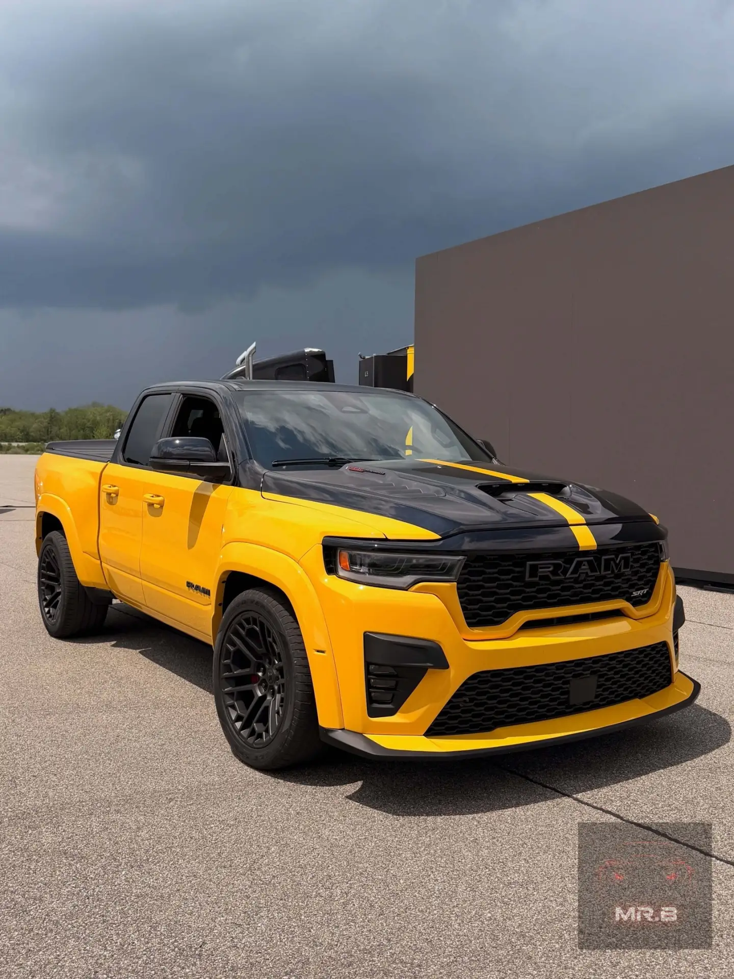 🏁 Призрак SRT-10 вернулся — и привёл с собой последний Hellcat