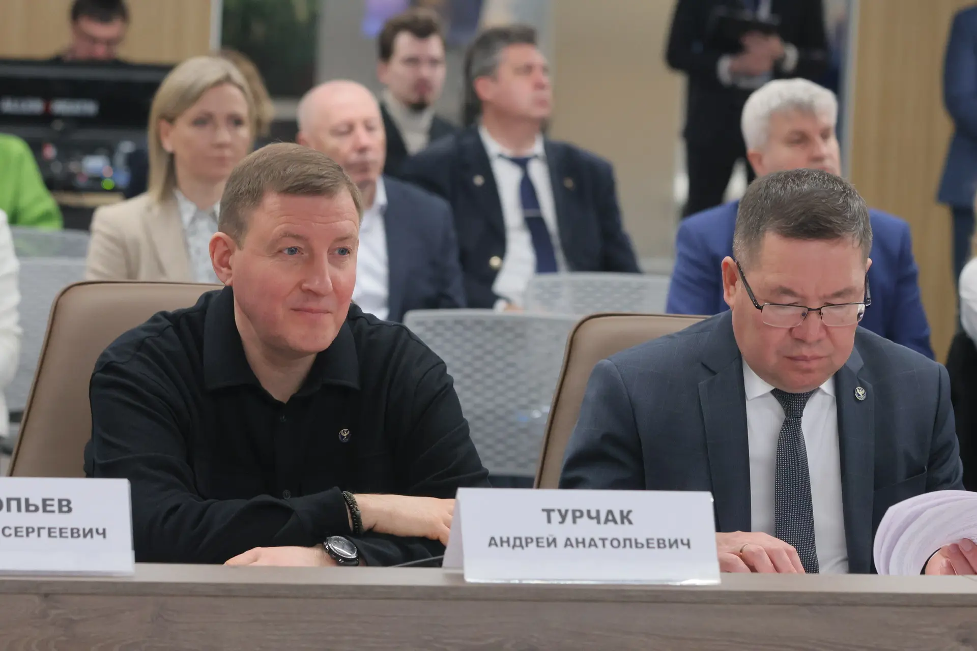 Во главе с полномочным представителем Президента в СФО Анатолием Серышевым и вместе с коллегами-губе