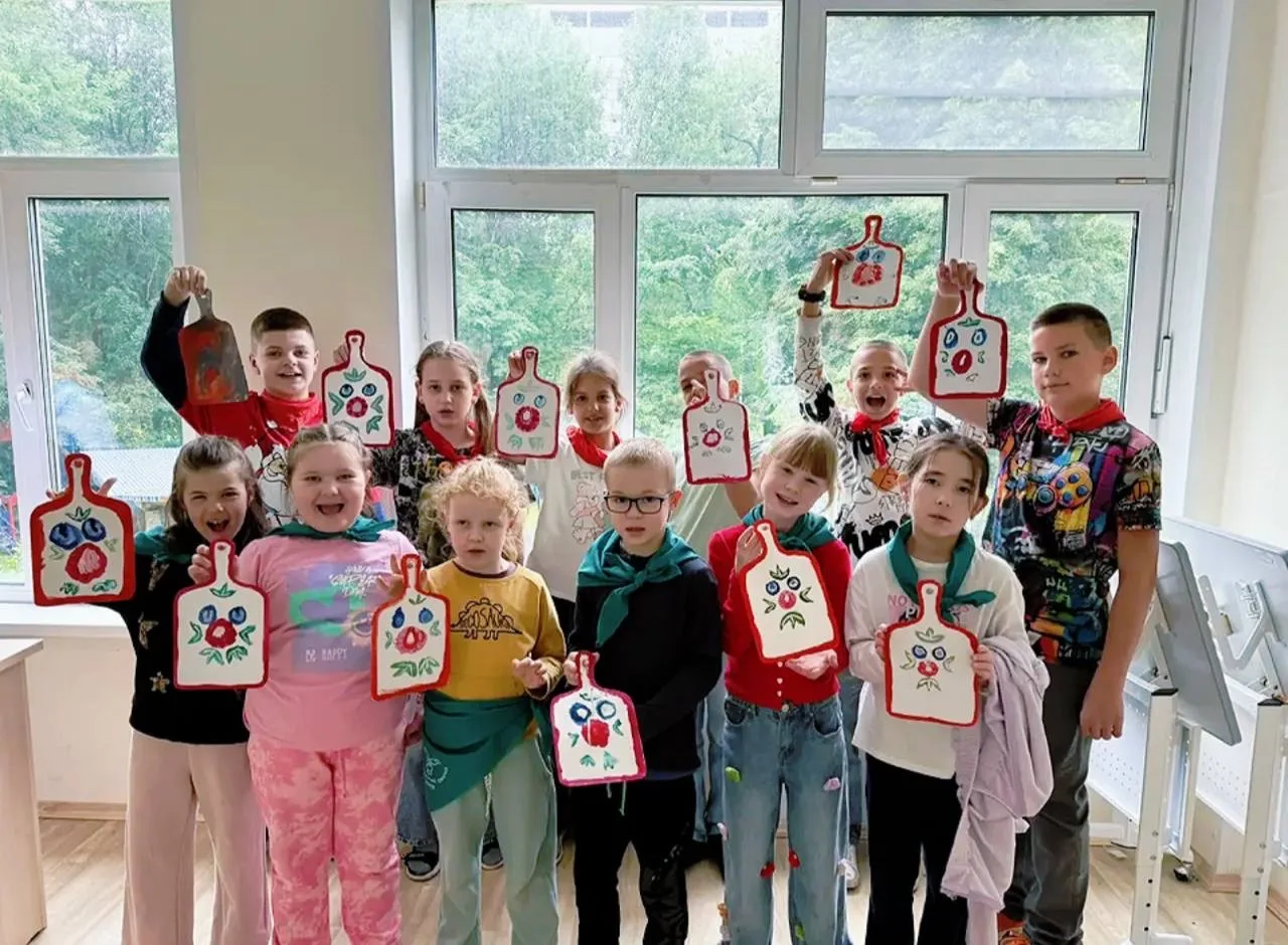 Каникулы с пользой в школе 

🤩 В #Школа875 продолжается увлекательная летняя смена для начальной шк