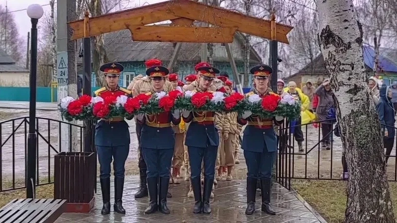 🇷🇺9 мая педагоги и обучающиеся Центра дополнительного образования п. Луговской принял...