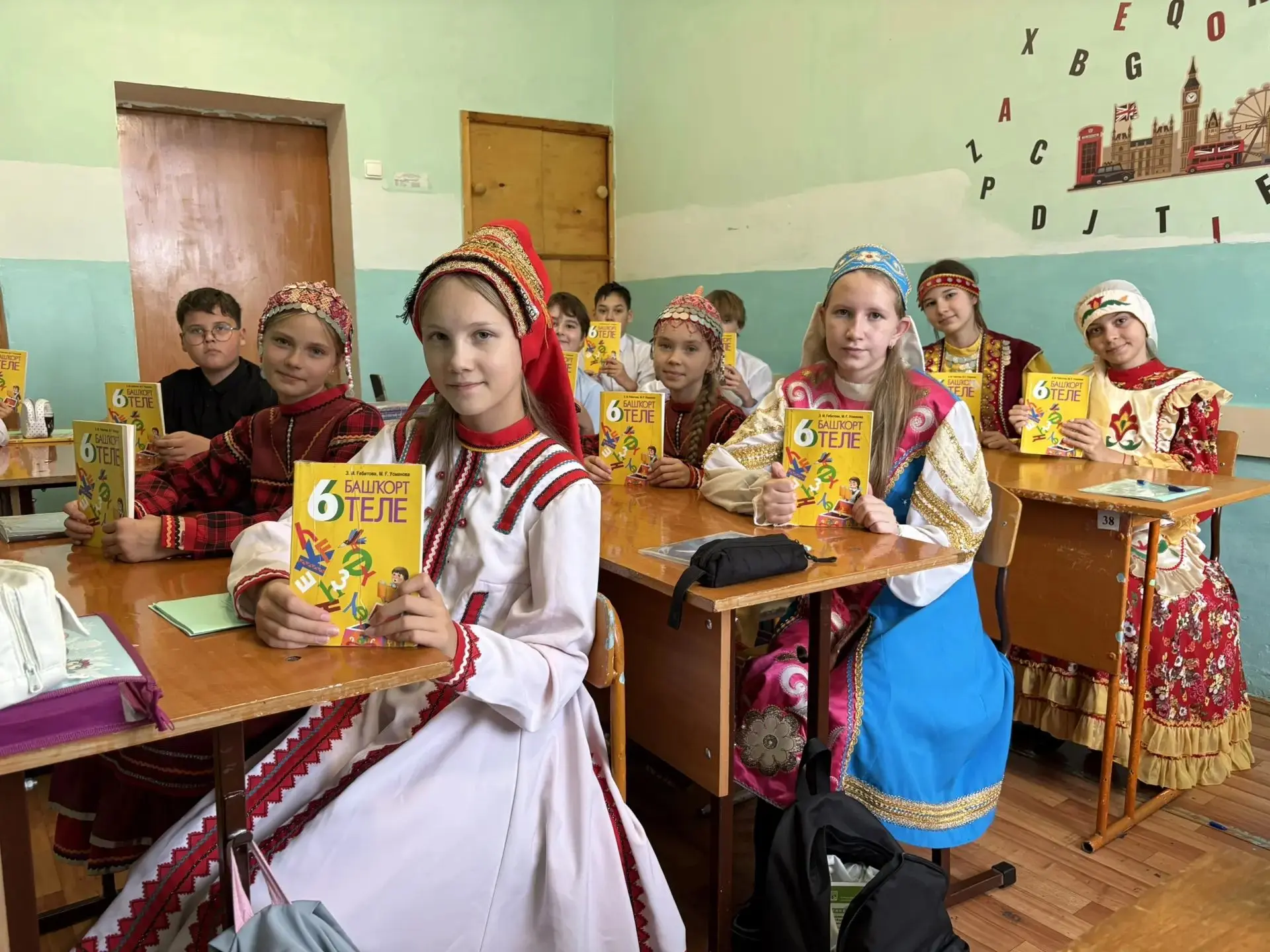 Акция «Я учусь в национальном костюме»