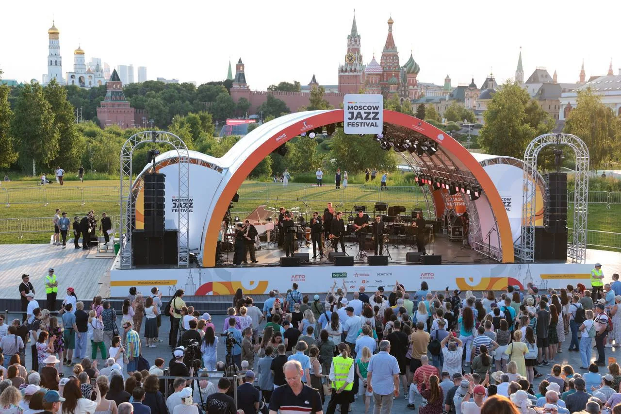 🎷 Сегодня в «Зарядье» пройдут финальные выступления Московского джазового фестиваля!

С 15:00 до 22