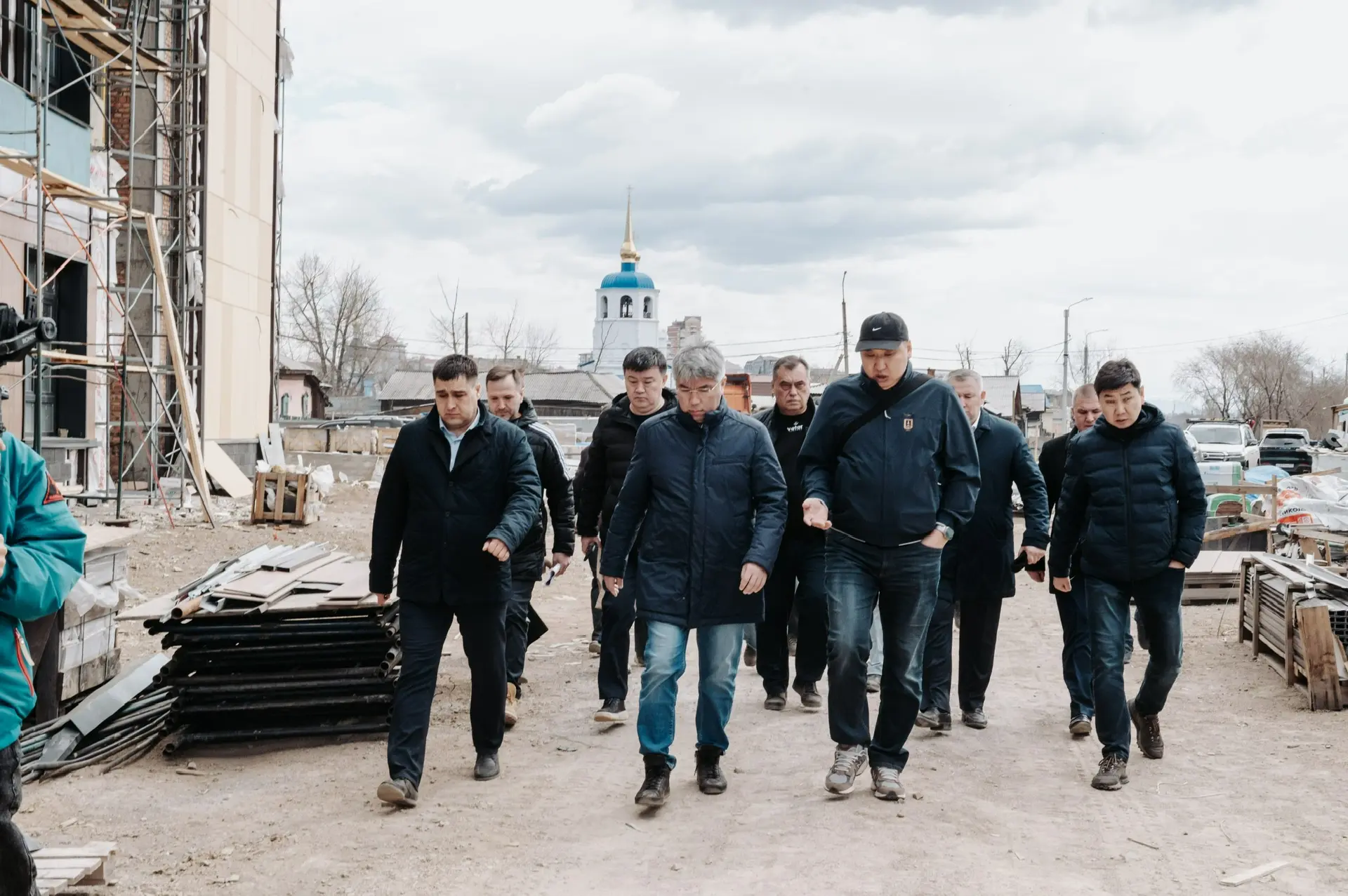 Первомай - Мир, Труд Май!) Вот и мы труд.)   Проинспектировал стройки, которые идут в Улан-Удэ. Посл